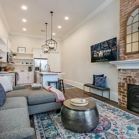 Urban Retreat Near French Quarter Villa